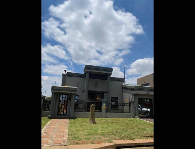 3 BEDROOM HOUSE FOR SALE IN GELUKSDAL